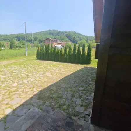 펜션 Vikendica Una Kostajnica